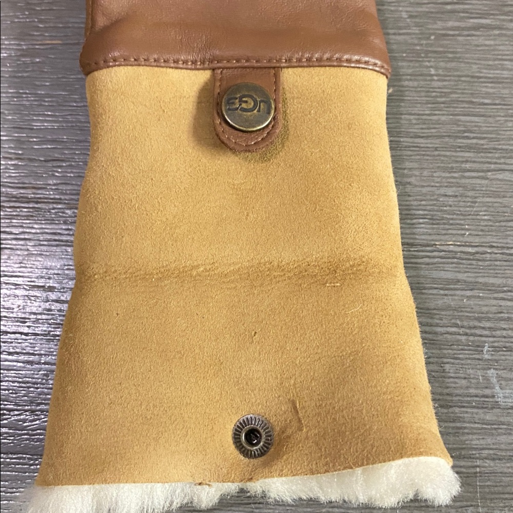 UGG Tan Leather Gloves with Cream Fur Cuff - Picture 6 of 10